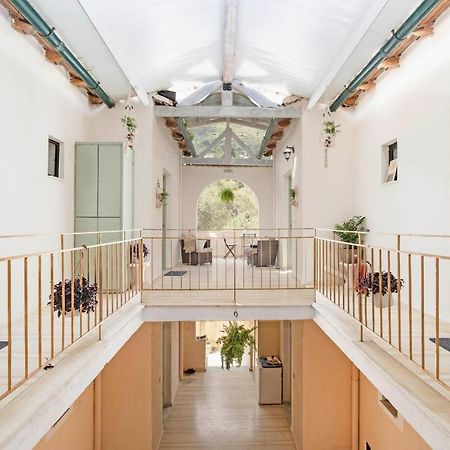 Tune Inn Activity Guesthouse- Over 24'S 입소스 외부 사진
