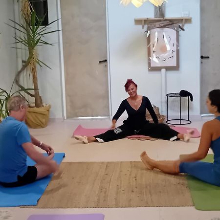 Tune Inn Activity Guesthouse- Over 24'S 입소스 외부 사진