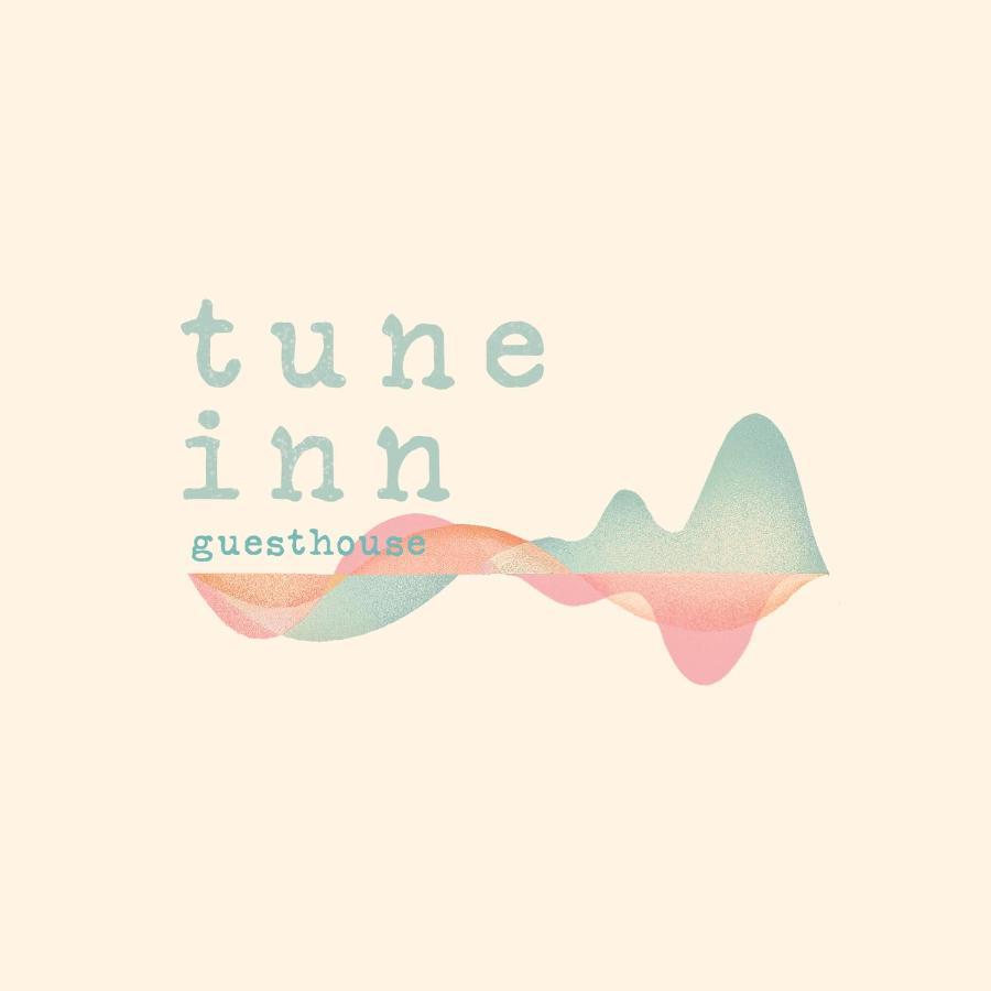 Tune Inn Activity Guesthouse- Over 24'S 입소스 외부 사진