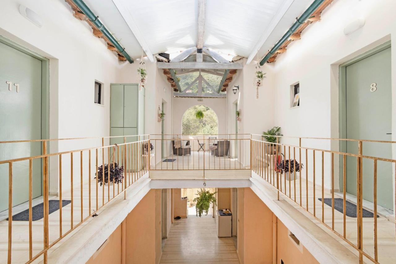 Tune Inn Activity Guesthouse- Over 24'S 입소스 외부 사진