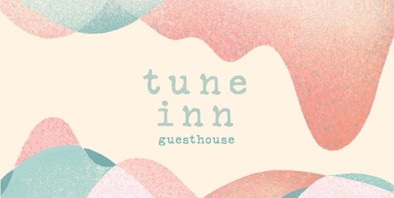 Tune Inn Activity Guesthouse- Over 24'S 입소스 외부 사진