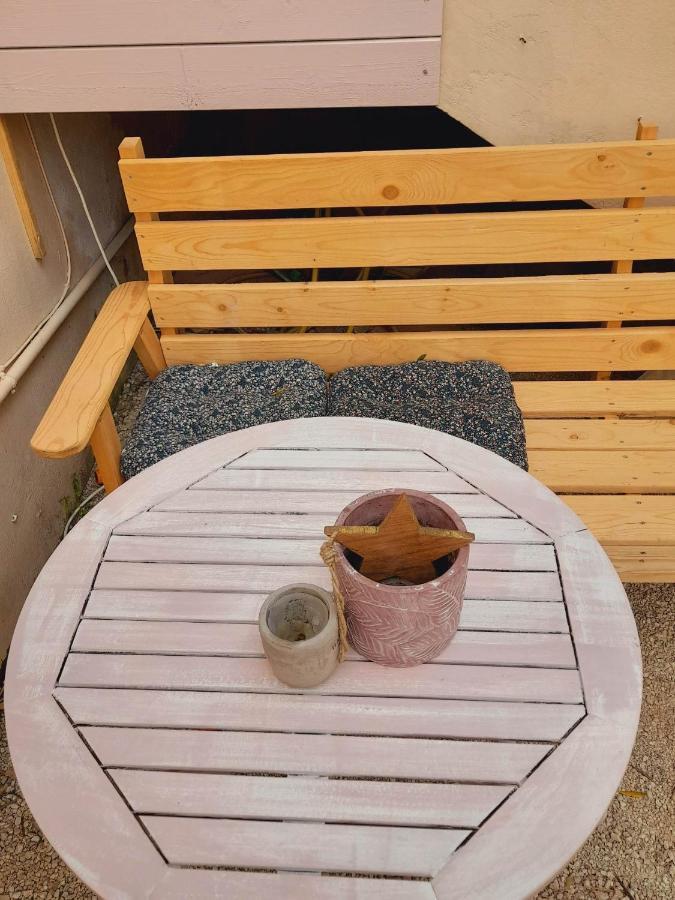 Tune Inn Activity Guesthouse- Over 24'S 입소스 외부 사진