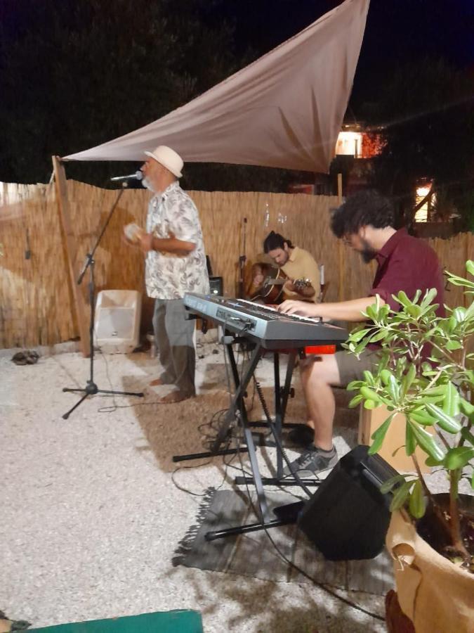 Tune Inn Activity Guesthouse- Over 24'S 입소스 외부 사진