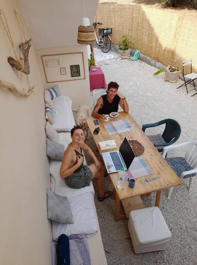 Tune Inn Activity Guesthouse- Over 24'S 입소스 외부 사진